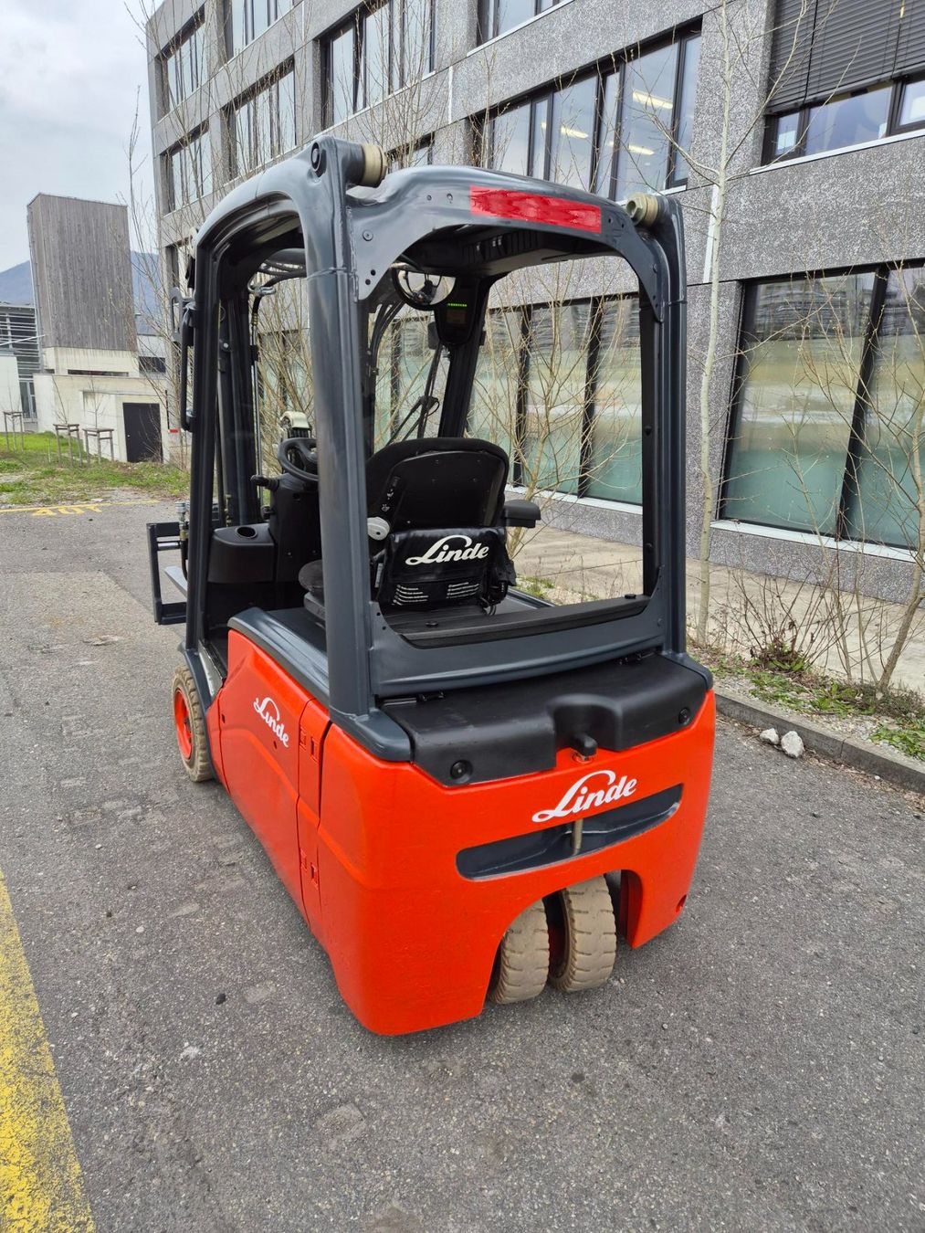 Linde Carrelli elevatori e a forche: Stapler Linde E16L-01 – Usato da Aarau venduto da LM-Handel 1
