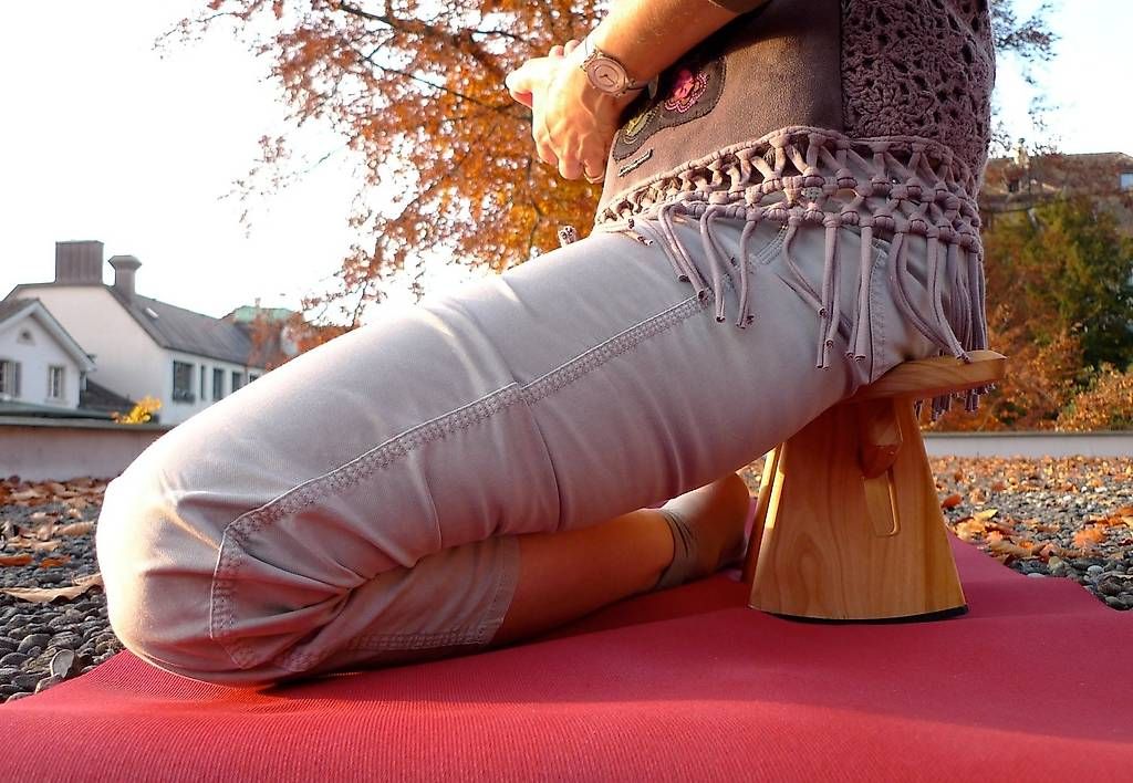 Sgabelli: SACR-OM Meditation Hocker – Nuovo e nell'imballaggio originale da Flims Waldhaus venduto da Aufbauhaus 3