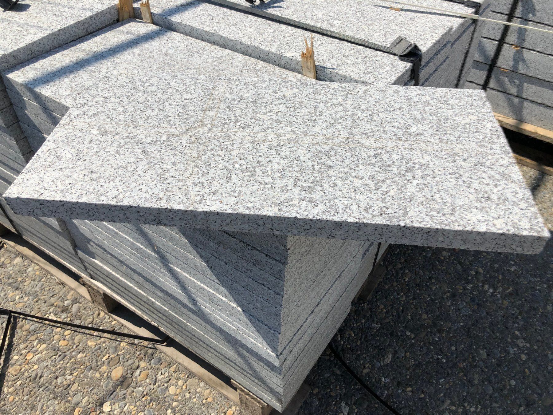 Rivestimenti per pavimenti: Granit Bodenplatten – Nuovo (secondo la descrizione) da Aarau venduto da natursteinhandel