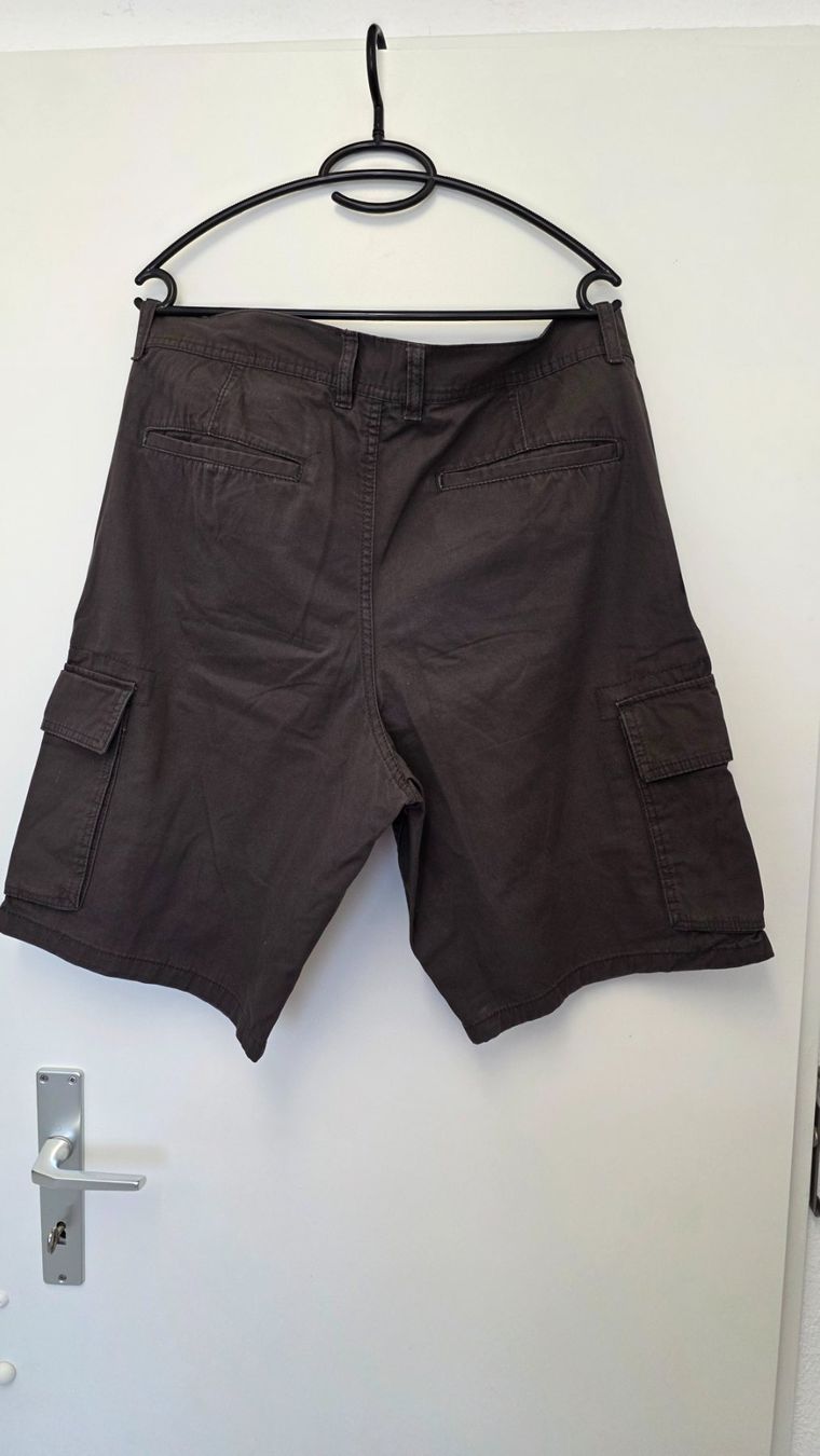 Pantaloni: Shorts – Usato da Dübendorf venduto da Jolenia