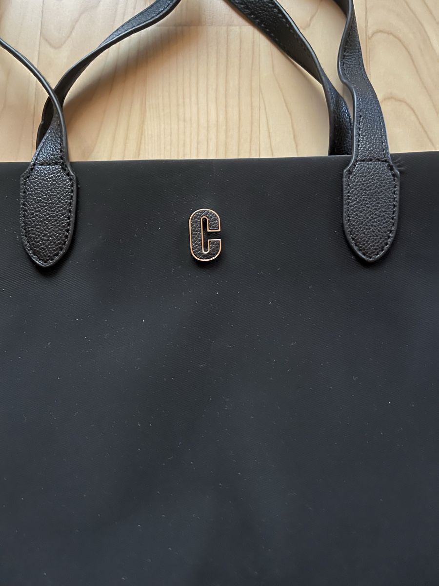 Sacs femmes: Schwarze Handtasche mit Logo – Neuf (Voir description) à Grellingen par nadu17
