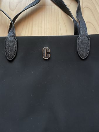 Schwarze Handtasche mit Logo