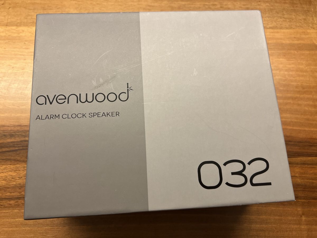Avenwood Sveglie: Avenwood 032 Wecker mit Wireless Charging & Bluetooth – Usato da Zürich venduto da Dise 3