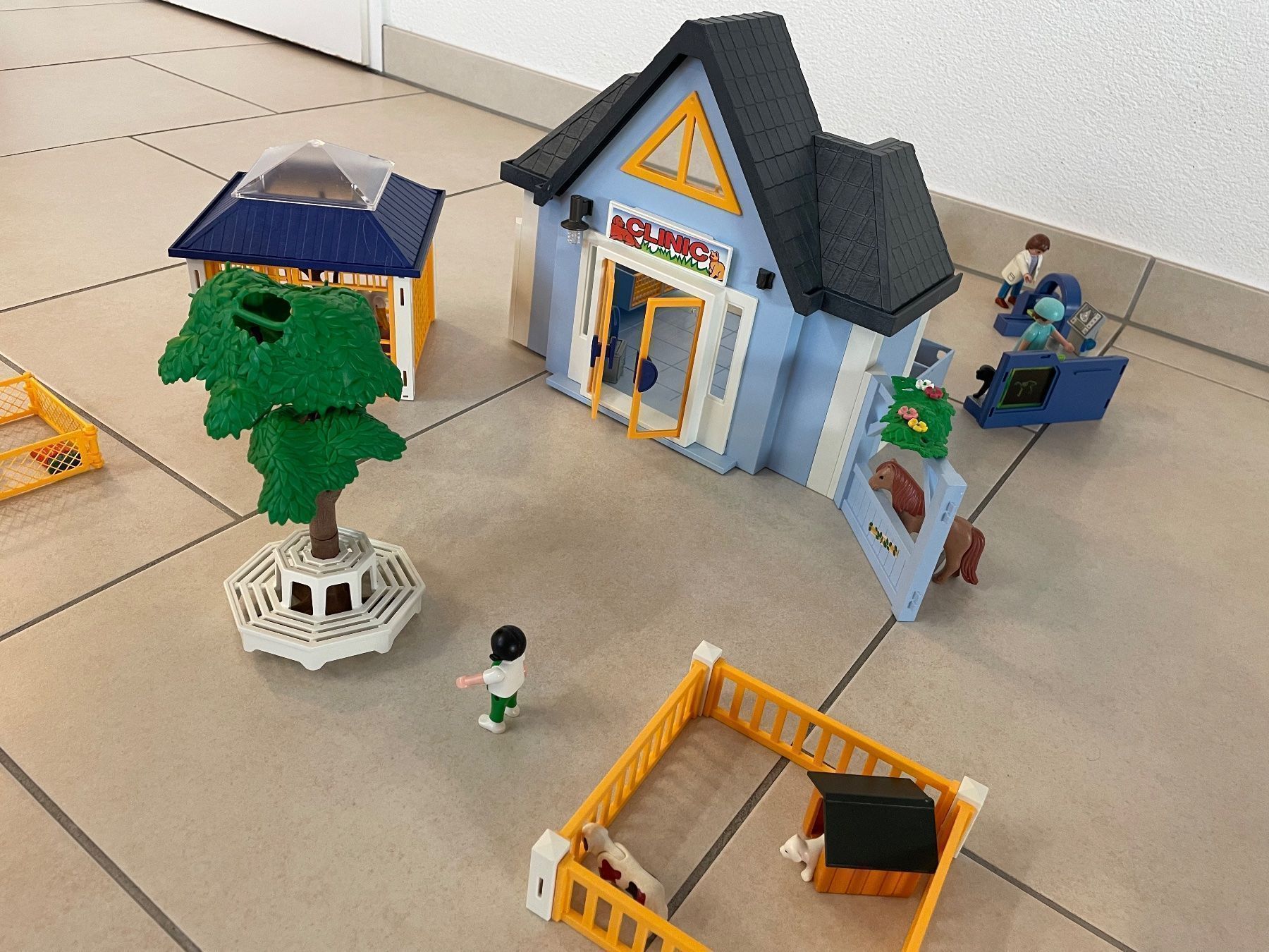 Playmobil Giocattoli: Playmobil Tierklinik – Usato da Küssnacht am Rigi venduto da icbicb