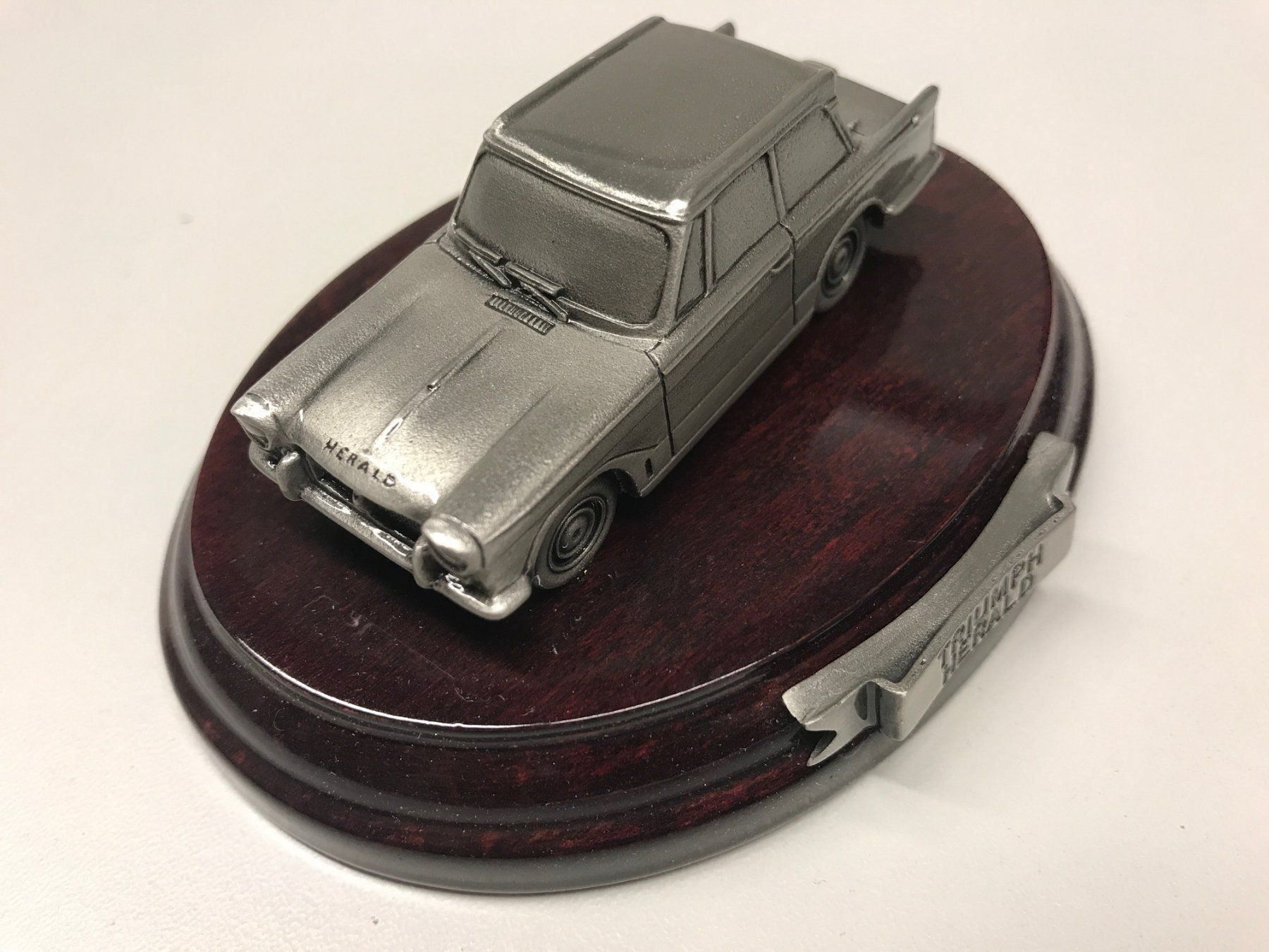 Triumph Modellini d'auto: Triumph Herald two door saloon – Nuovo e nell'imballaggio originale da Giswil venduto da Healey71 7