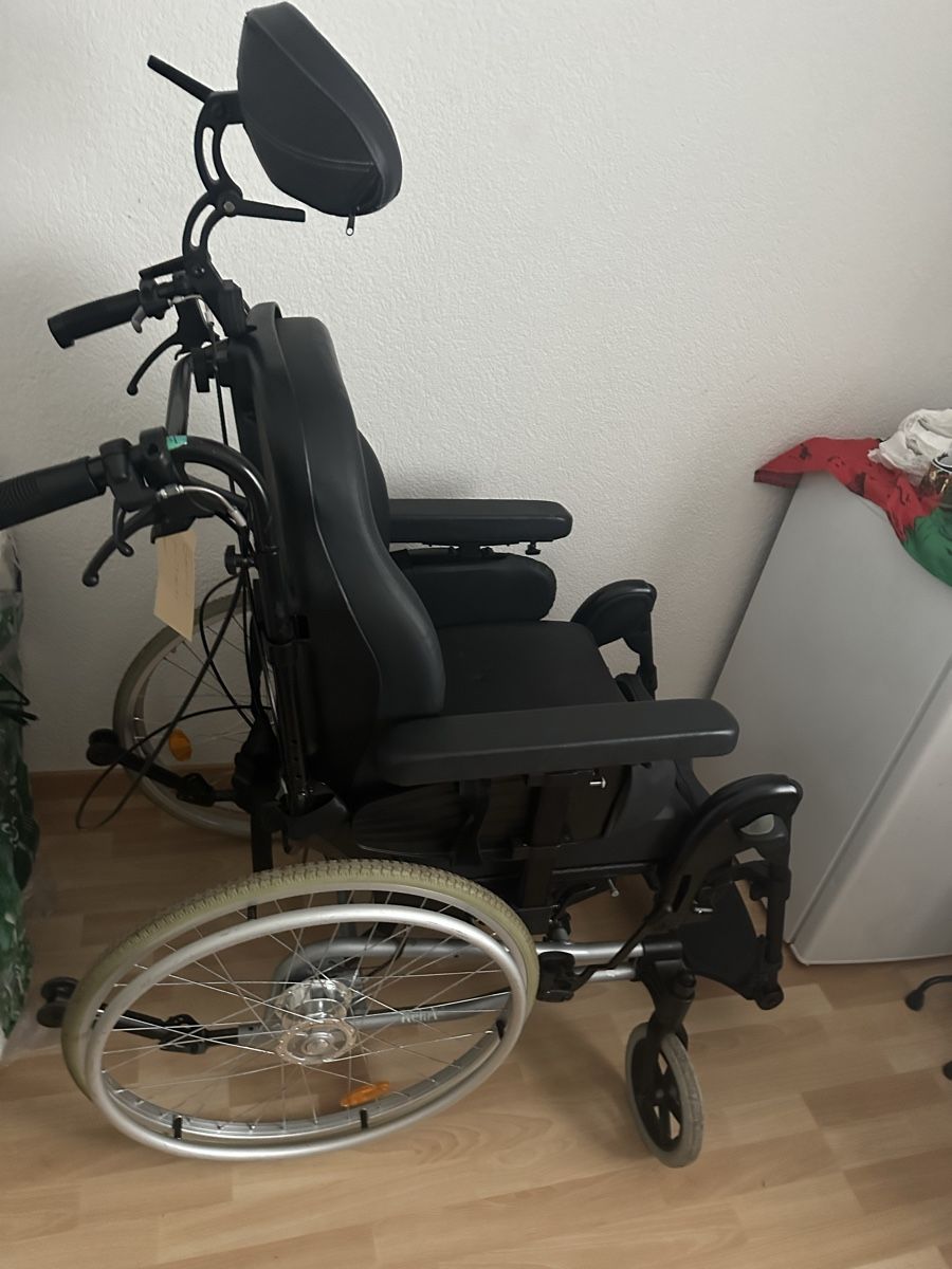 Sedie a rotelle: Pflegrollstuhl – Nuovo (secondo la descrizione) da Bützberg venduto da Chisco 3