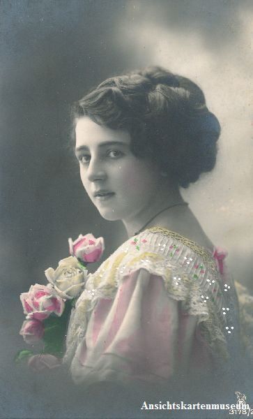 Cartoline postali: Hübsche Dame - mit Rosen  + 1915 – Usato da Emmenbrücke venduto da teestube