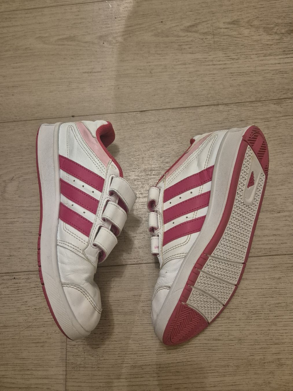 Adidas Chaussures filles: Turnschue Adidas Gr. 34 – D'occasion à Stansstad par Kyra014 1