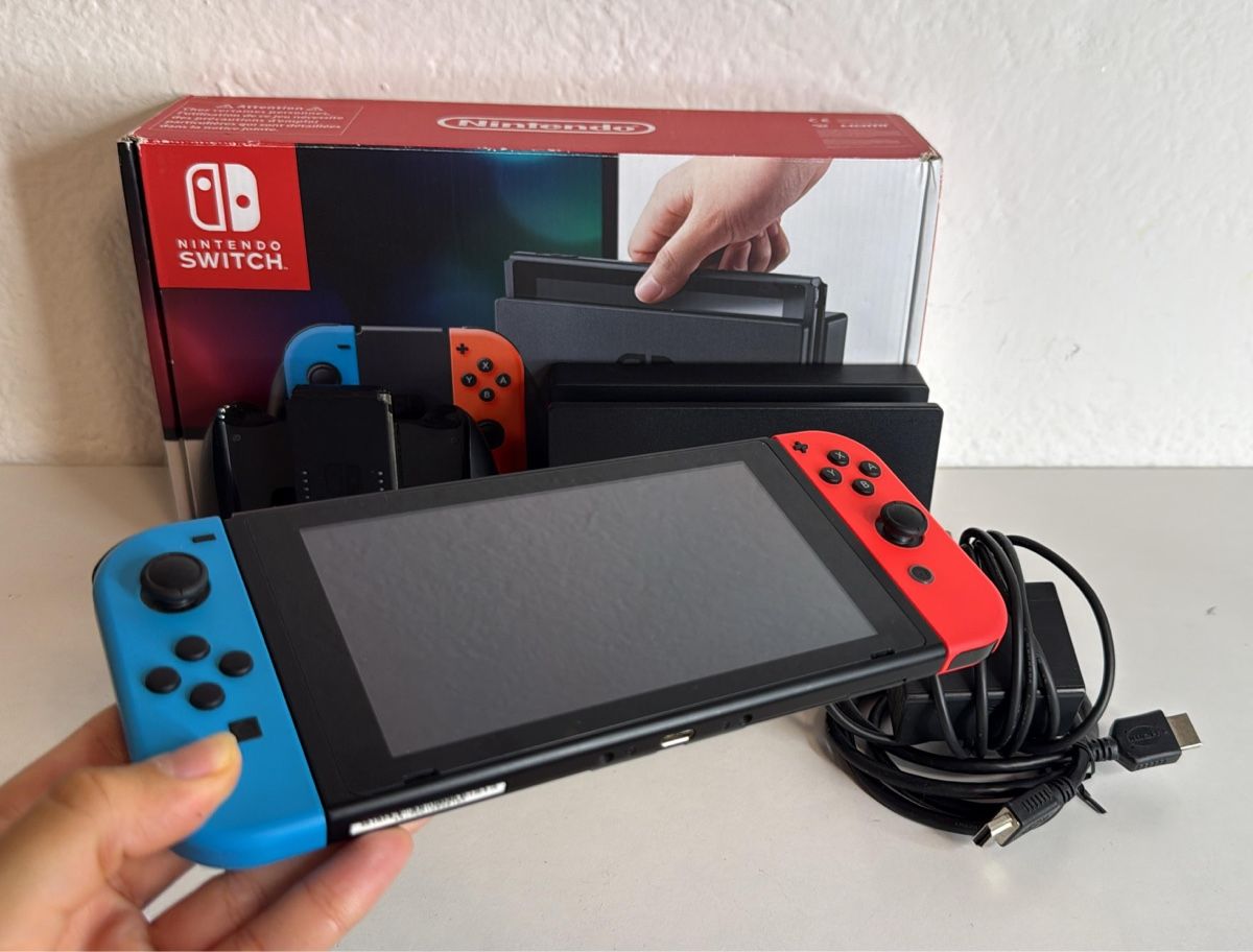Nintendo Consoles: Nintendo Switch Console Red Blue - Great Condition! – D'occasion à Ehrendingen par bubulence 2