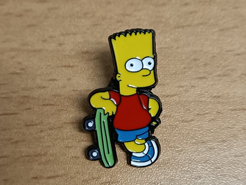 Placchette & Badge: Pin Bart Simpson mit Skateboard – Nuovo (secondo la descrizione) da Köniz venduto da Pinscollect