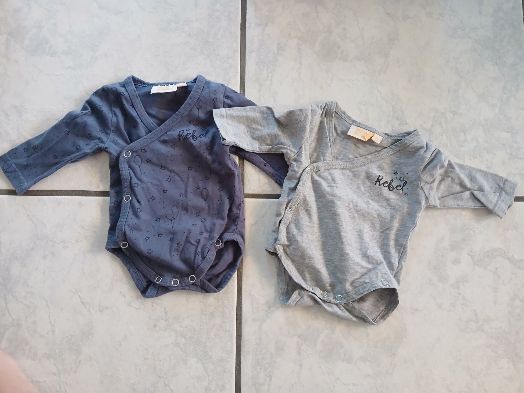 Lotti & Set di vestiti: 2 Bodies Gr. 50 Zwillinge – Usato da Bremgarten AG venduto da Finoae