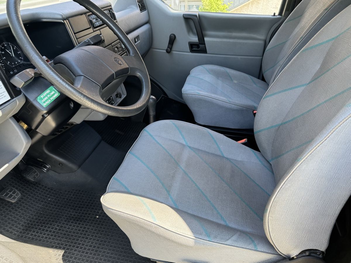 VW Automobili: VW T4 Syncro 2.5, 110 PS, Benzin Diffsperre 17'oooKm – Usato da Täuffelen venduto da auto-neff 1