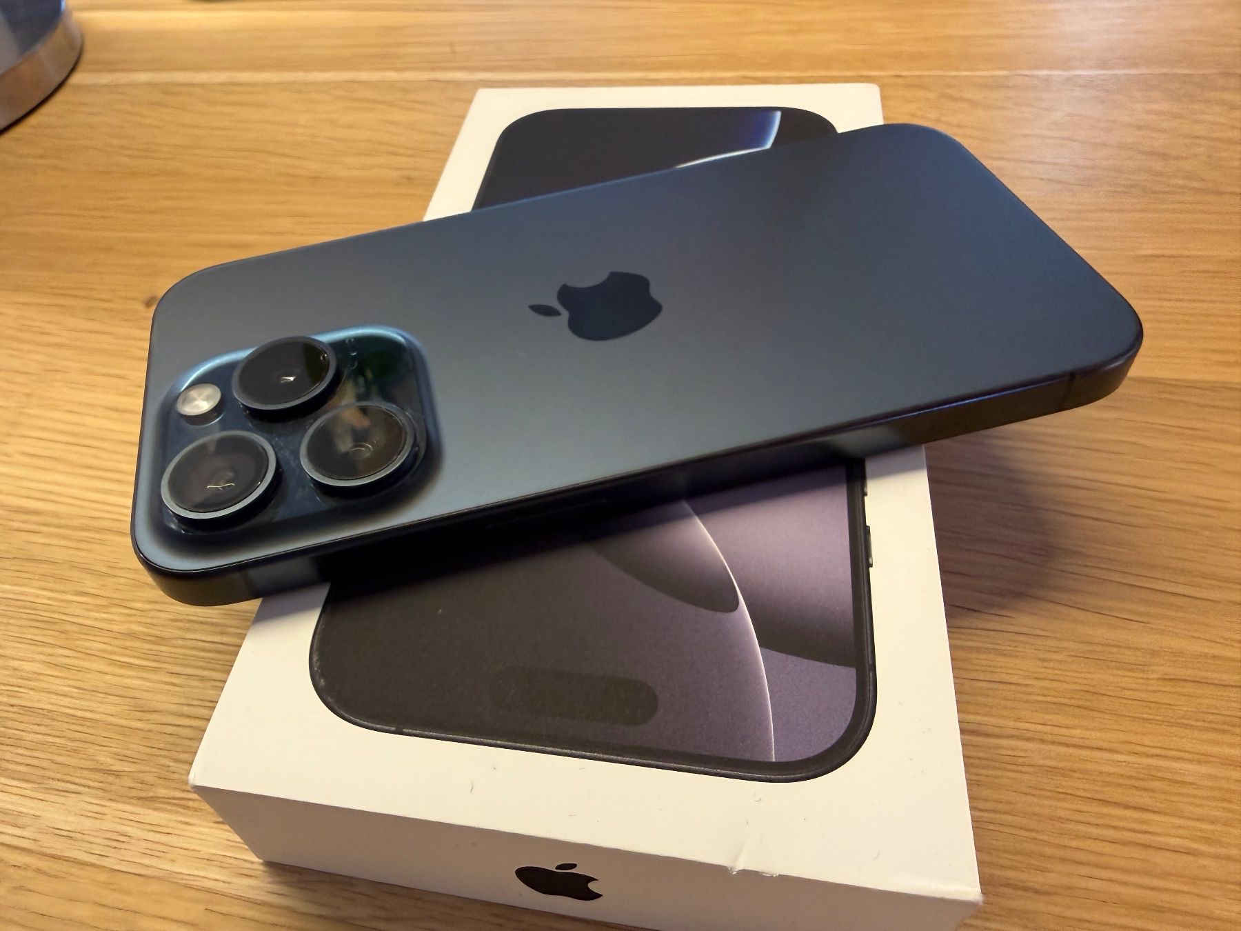 Apple Telefoni cellulari / Smartphones: iPhone 15 Pro 256 Titan Schwarz – Usato da Wädenswil venduto da Thut001 3