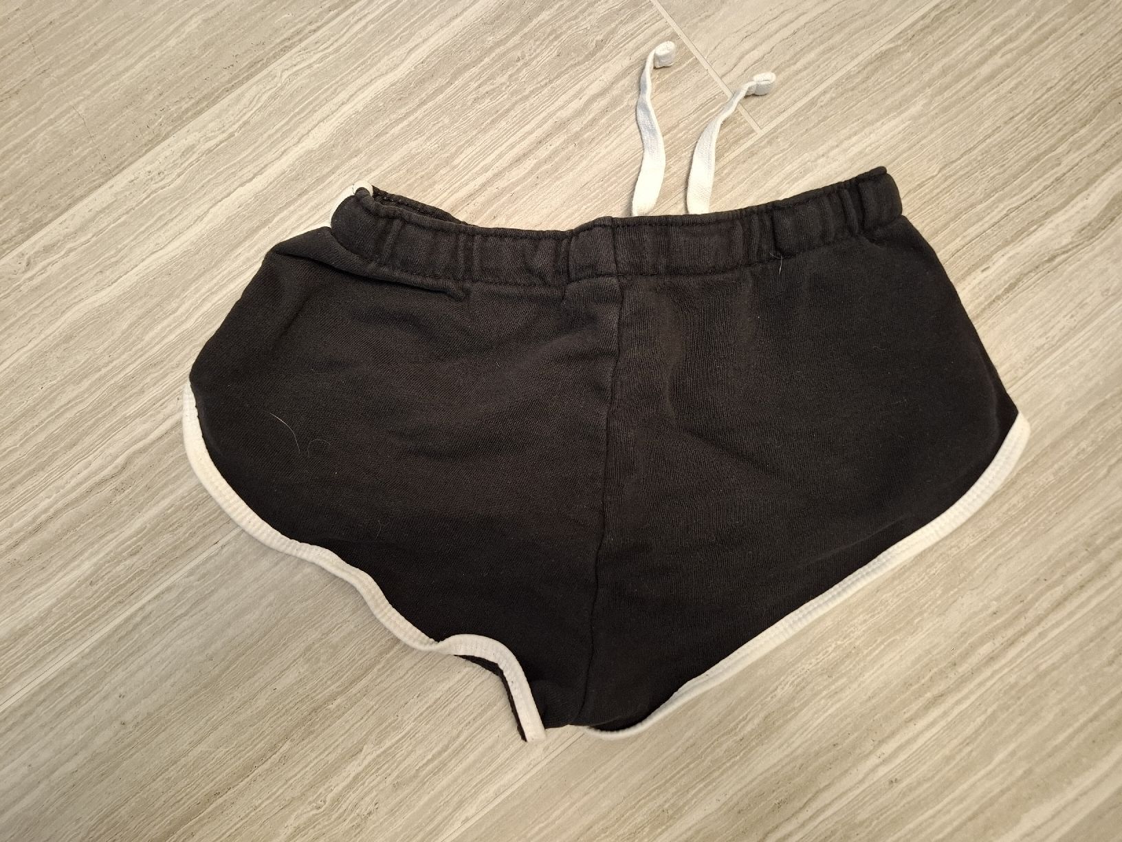 Hosen: short noir – Gebraucht aus Ecublens FR von ame_y8tq 1