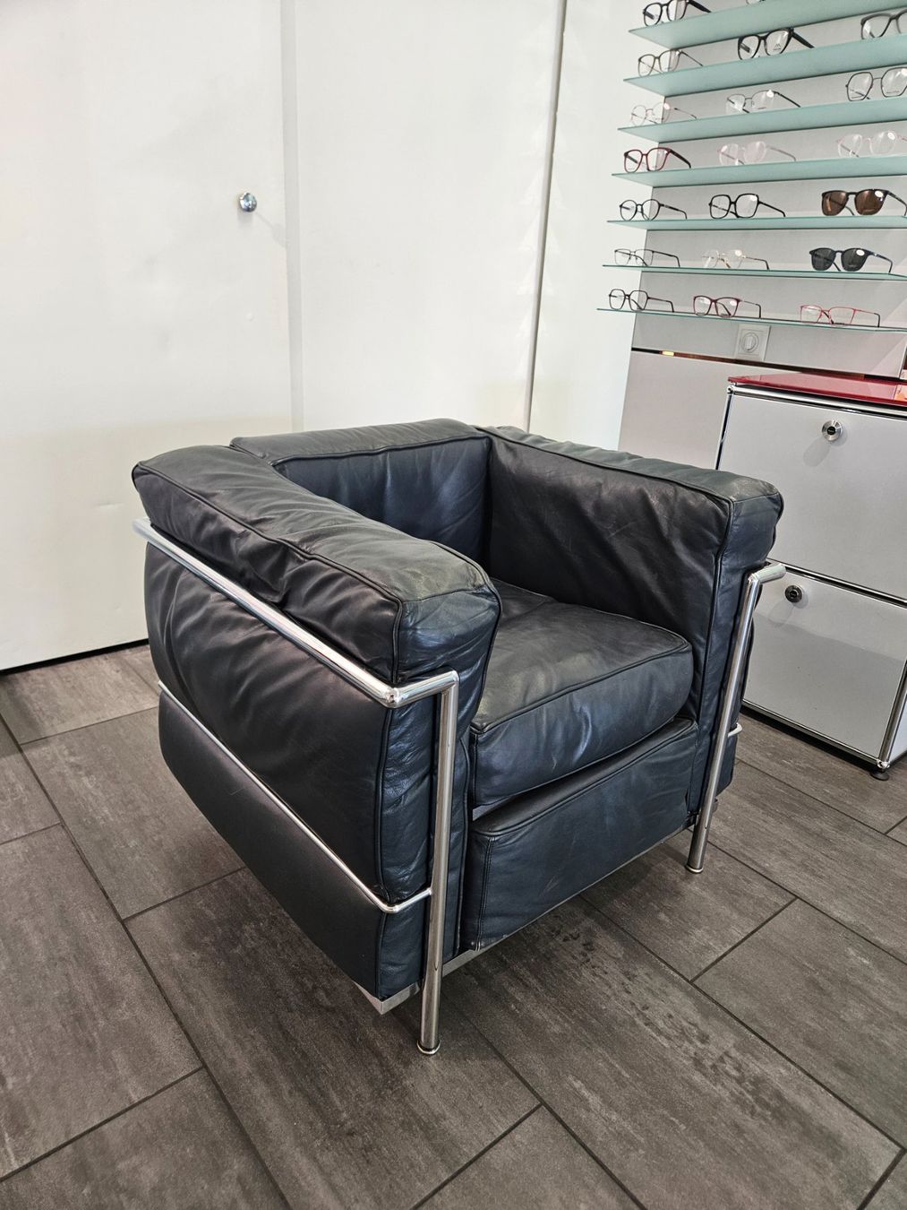 Poltrone: Replika Sessel LC2 im Stil von Le Corbusier – Usato da Sursee venduto da IOV 1