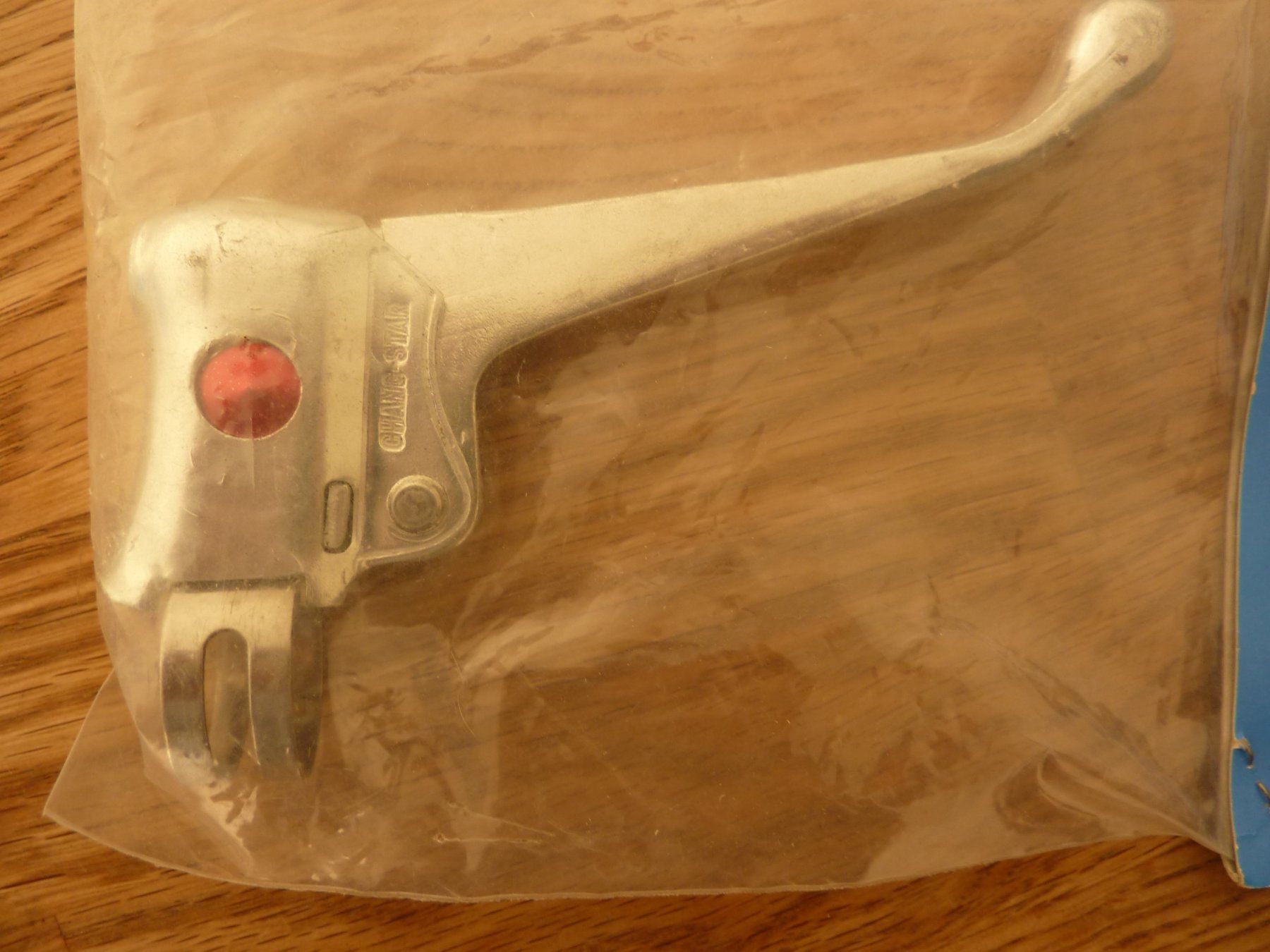 Pezzi di ricambio: Fahrrad Bremsgriff Oldtimer silber NEU original verpackt – Usato da Hochfelden venduto da swissice 1