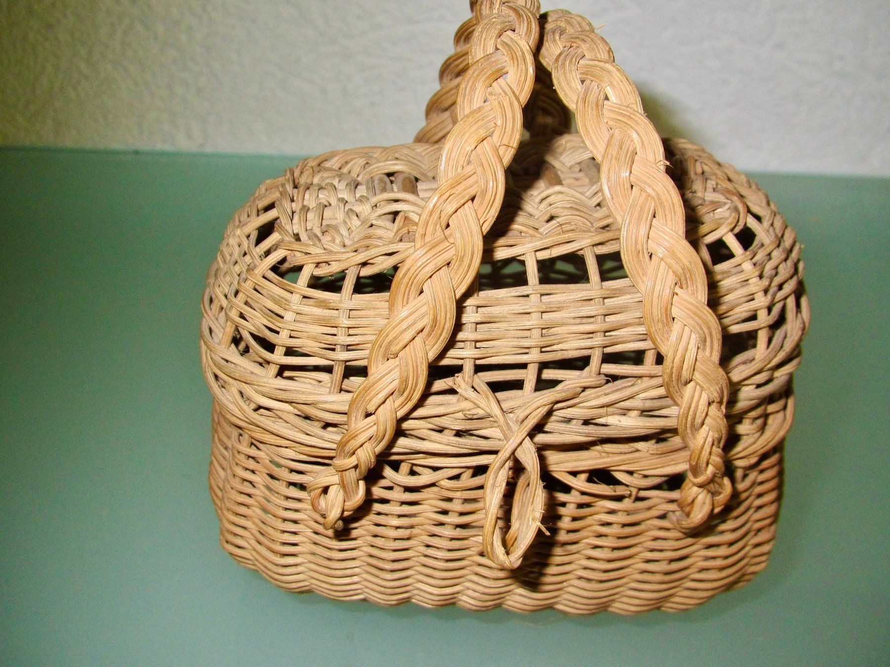 Autres antiquités ou arts: PANIER ANCIEN POUR POUPEE – D'occasion à Murten par Selliot