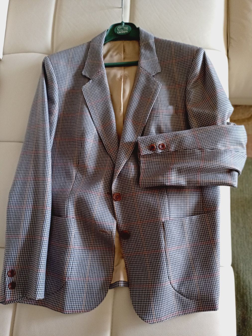 Completi & Tailleur: costume dame Daks – Usato da La Chaux-de-Fonds venduto da taniao
