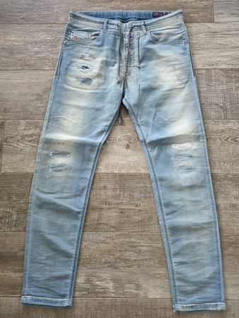 Diesel NARROT-NE W32 Joggjeans hellblau Destroyed