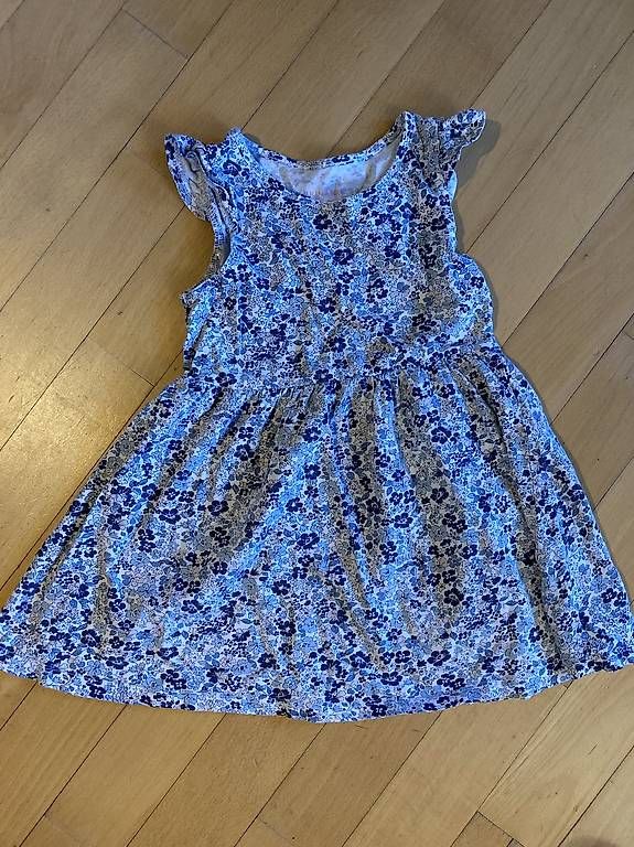 Lotti & Set di vestiti: Sommerkleidchen und Jäckchen Gr.110 – Usato da Brunnadern venduto da Bumlebee 1