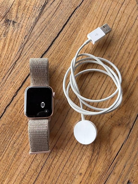 Apple Smartwatch: Apple Watch SE 40mm dorée – Gebraucht aus Perroy von barballalla