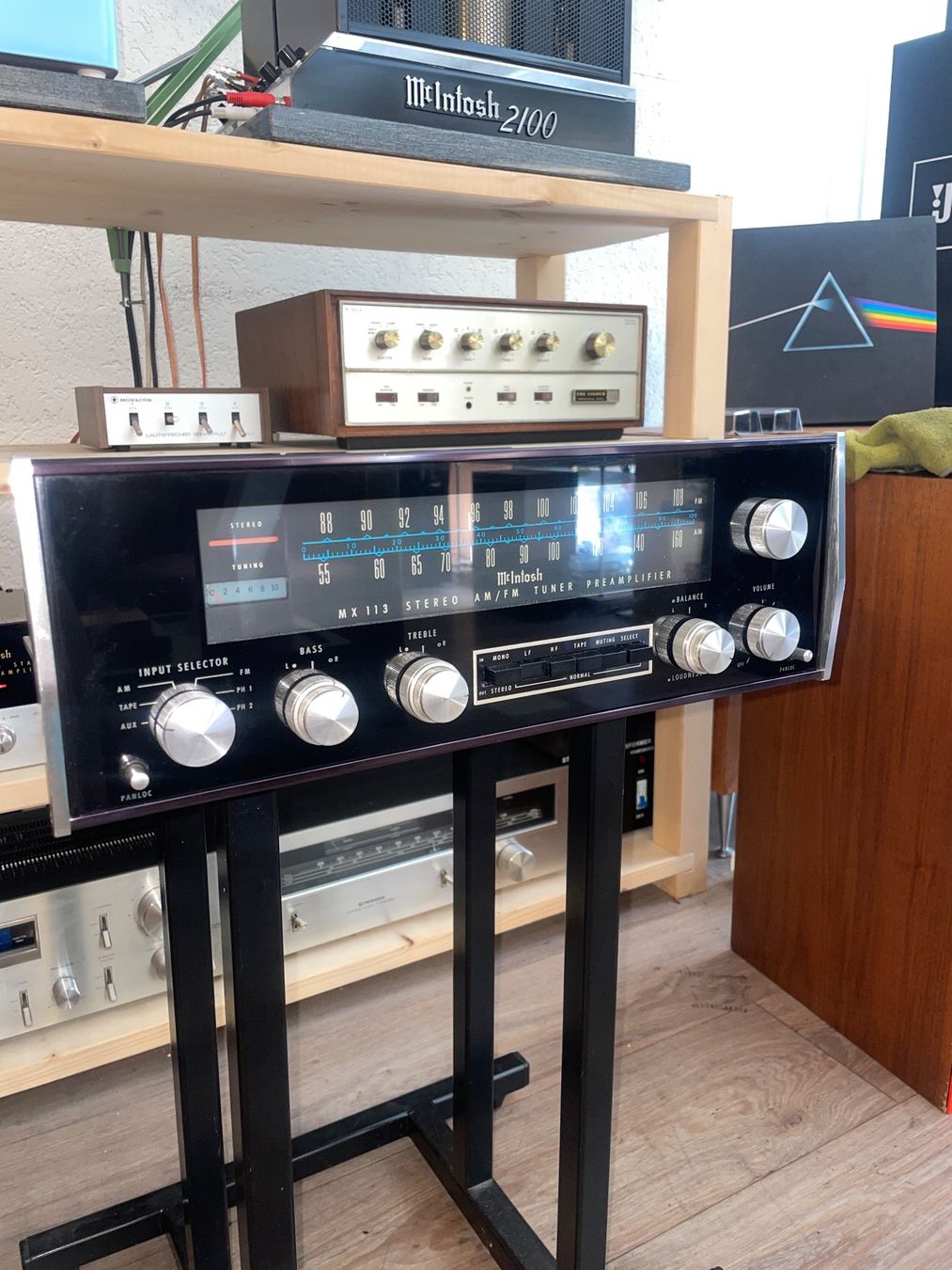 McIntosh Amplificatori: Mcintosh MX113 – Usato da Onnens VD venduto da Vintage-Hifi-Store