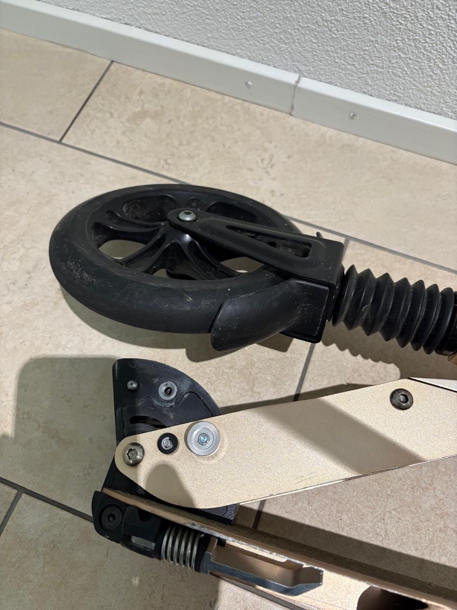 Micro Kickboard: Micro Trottinette Gold/ Bronze – Usato da Wangen b. Olten venduto da Eyluelgoek 4