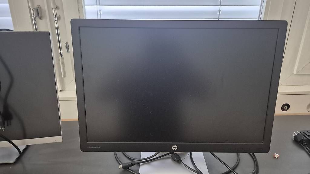 Monitor: diverse HP Bildschirme  – Usato da Kerns venduto da Naturalpower 1