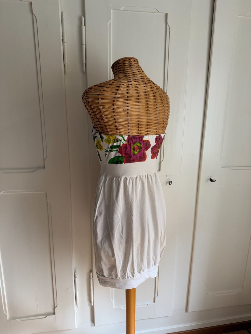 Kleider: Bustier-Kleidchen weiss geblümt S – Gebraucht aus Zürich von Diazaio 2