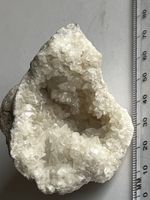 Calcit Geode aus Marokko, weisse Kristalle in gutem Zustand