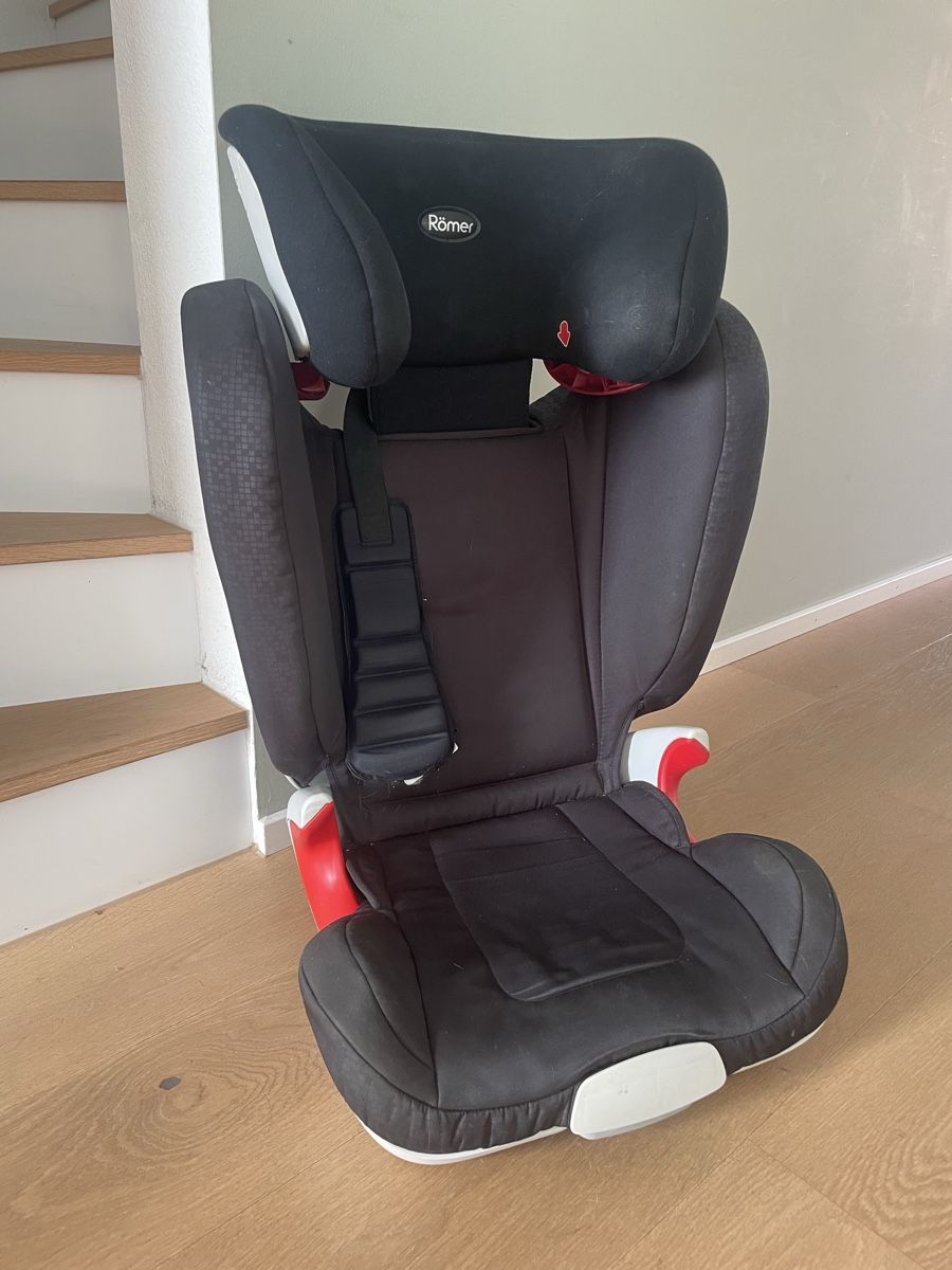 Britax Römer Seggiolini per auto: RÖMER Kidfix XP, 15-36 kg, black thunder – Usato da Bonstetten venduto da soleillle