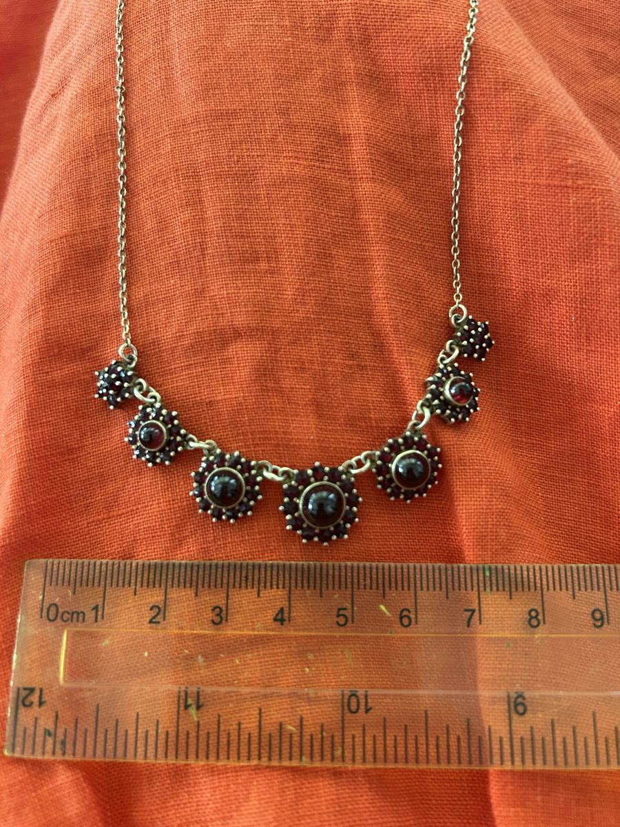 Catenine: Vintage Böhmische Granat Halskette  – Usato da Birsfelden venduto da Exclusivity 1