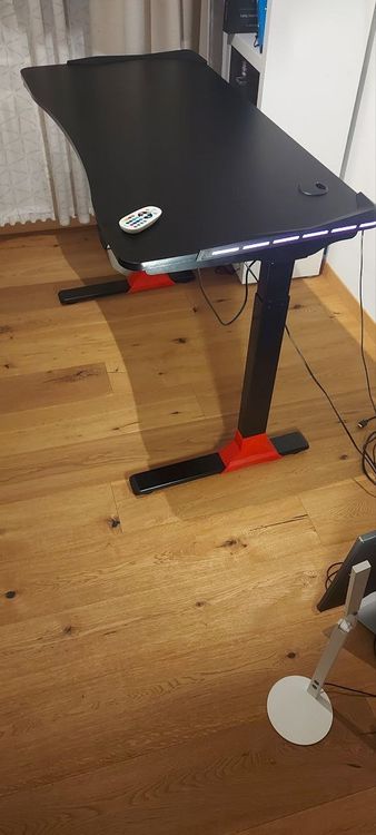 CONTINI höhenverstellbarer Gaming-Tisch mit LED Beleuchtung (Gebraucht ...