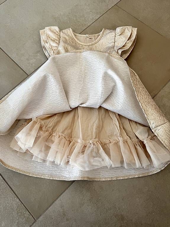 Vestiti & Gonne: Wunderschönes Gold Kleid Gr. 110 – Usato da Frauenfeld venduto da OliviaMartina 1