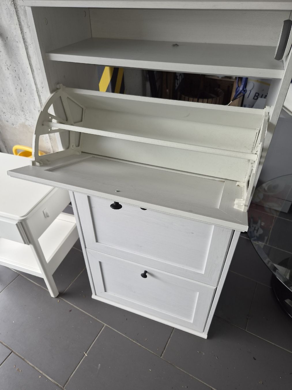 Schränke: Schuhschrank weiss mit 3 Klappen – Gebraucht aus Dürrenäsch von Uliu 2