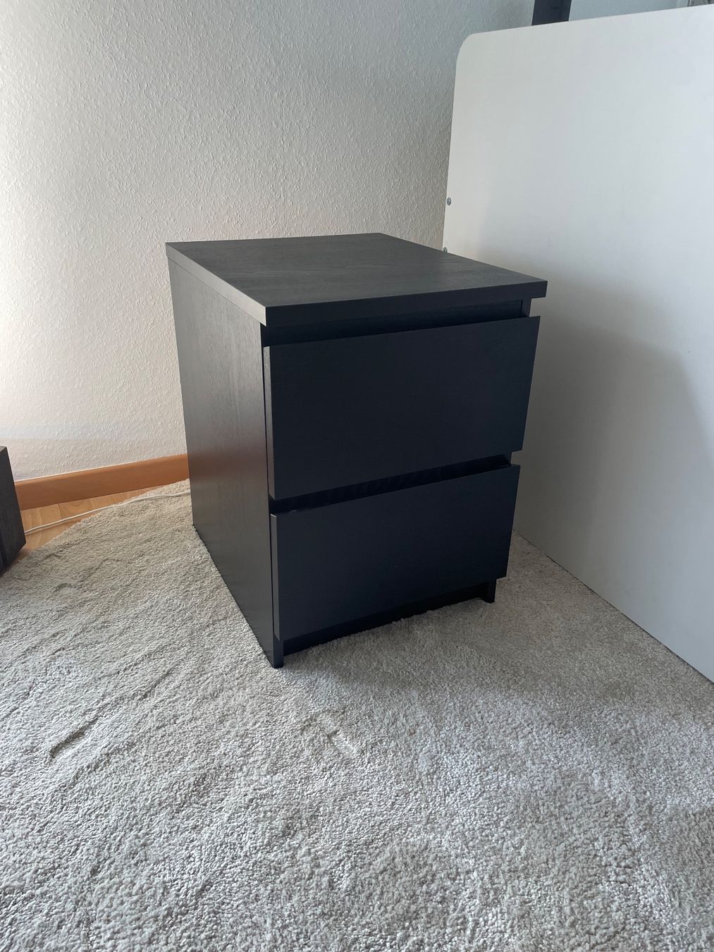 Ikea Tables de nuit: Nachttisch: Ikea MALM – D'occasion à Basel par Gianluca_B