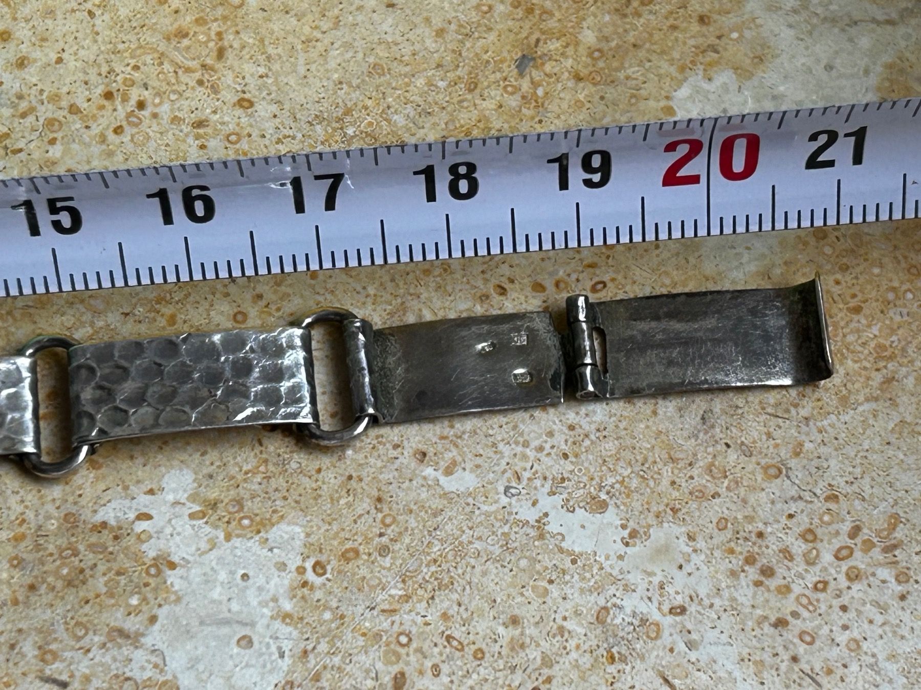 Bracciali & Braccialetti: Vintage Silberarmband, graviert, Hammerschlagmuster – Usato da Dittingen venduto da Bijoubelle 6