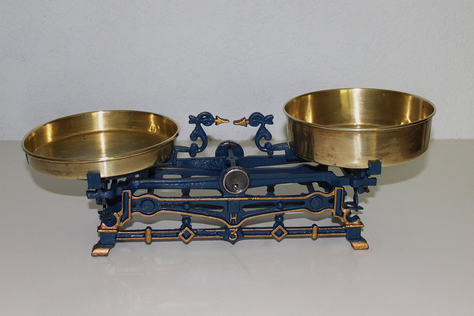 Waagen und Gewichte: Petite BALANCE antique – Gebraucht aus Cernier von Oural1 5