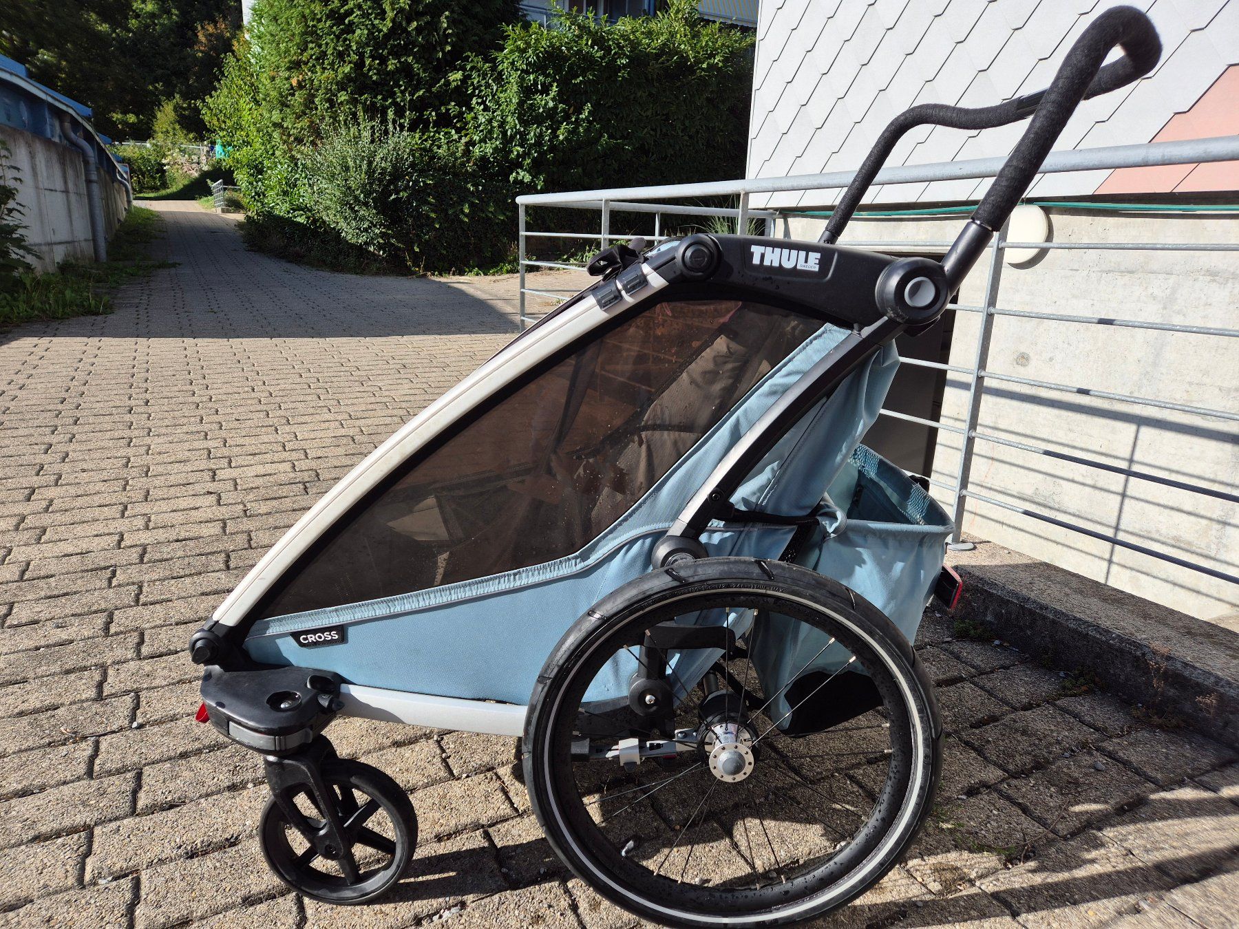 Thule Anhänger: Thule Chariot Cross 2 – Gebraucht aus Schliern b. Köniz von RANIA26
