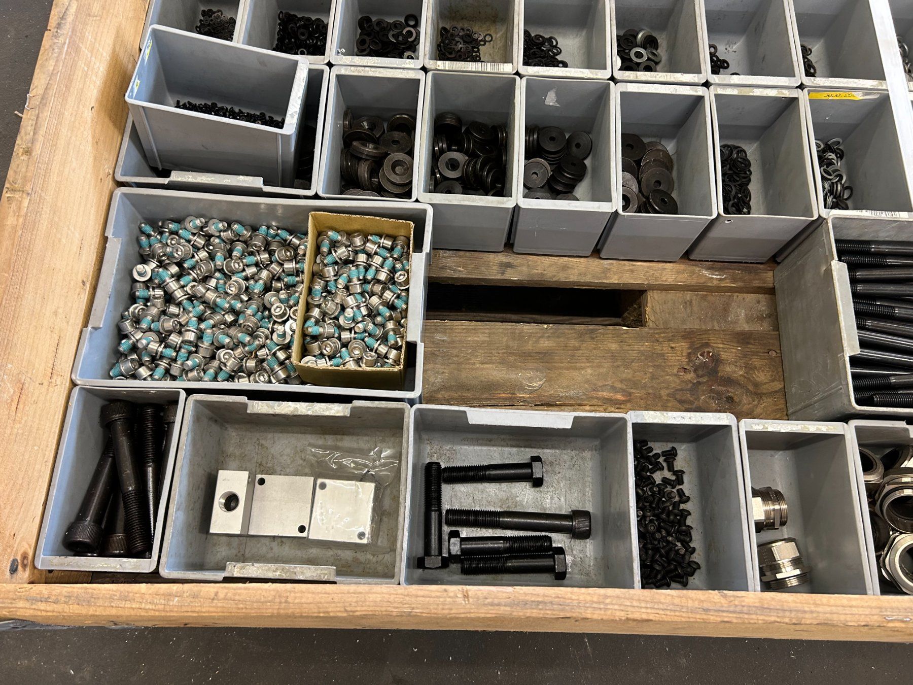 Würth Alle Werkzeuge: Posten Schrauben und Befestigungselemente " NEU " – Gebraucht aus Zofingen von  4