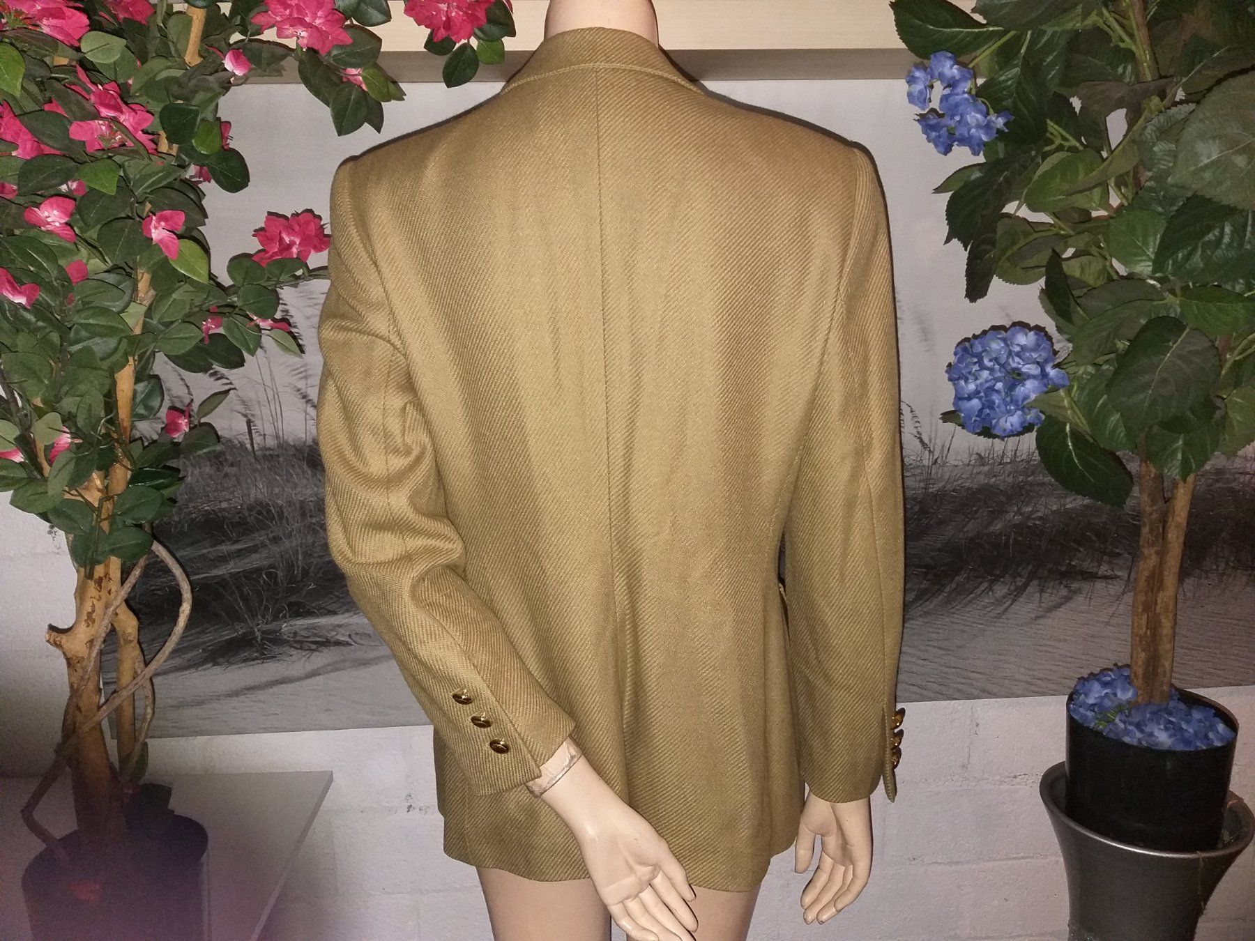 Escada Giacche: ESCADA Blazer 50 % cachemire + 50 % soie taille / Grosse 40 – Usato da Cossonay-ville venduto da Super-Price-Quality 6