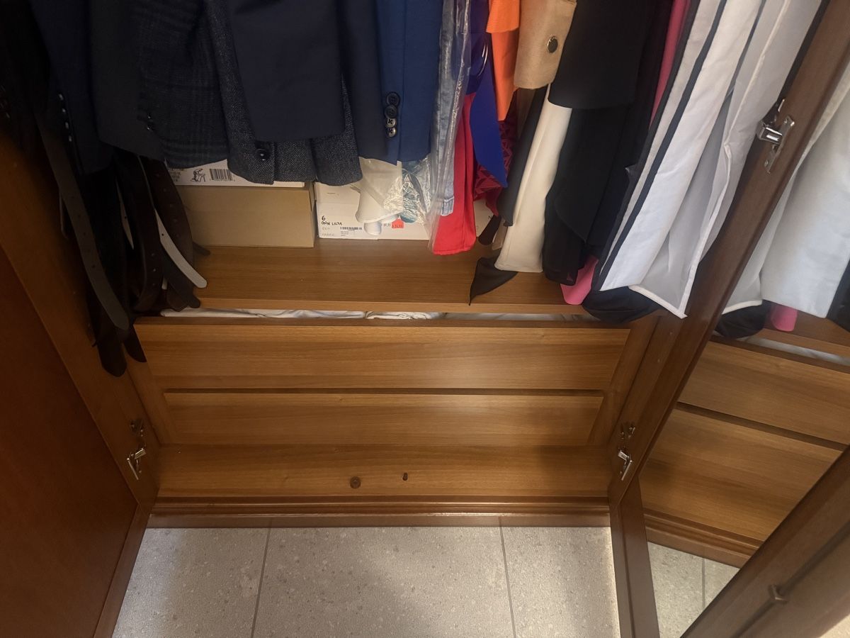 Schränke: Italinescher  Kleiderschrank – Gebraucht aus Opfikon von hetipeti 4