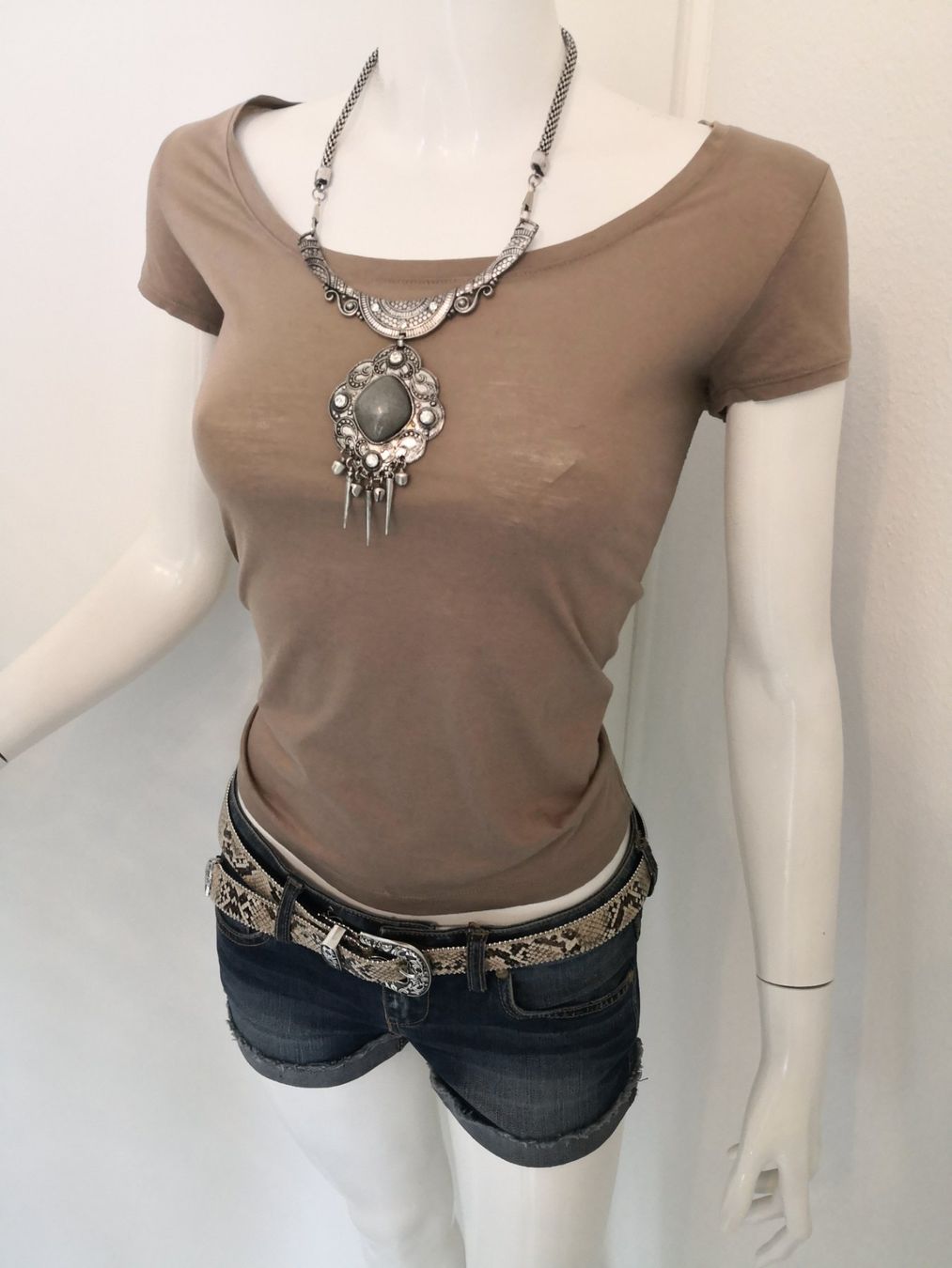 Mango T-shirt: 🤩MANGO T-SHIRT BRAUN – Usato da Olten venduto da Naja-Twins-Twins 7