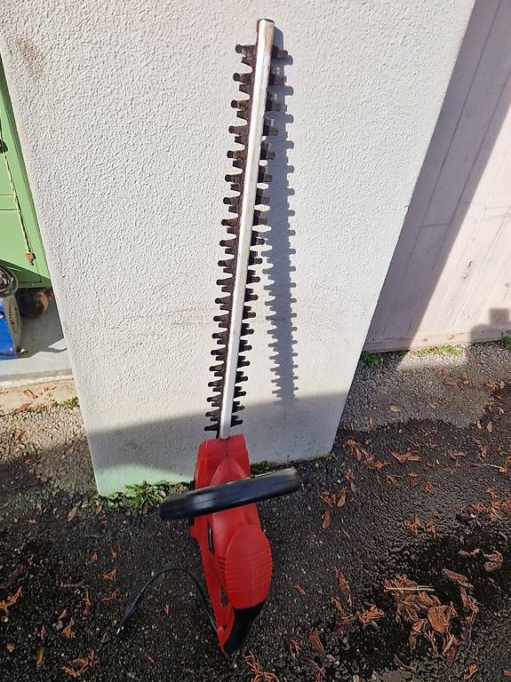 Tous les outils: Heckenschäre  – D'occasion à Neuenegg par bachopa1 3