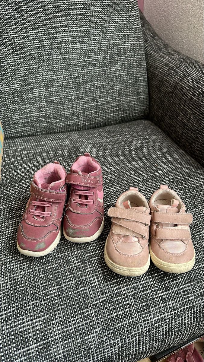 Scarpe per ragazze: Schuhpaket Gr. 22 und 23 – Usato da Biberist venduto da JAM0110