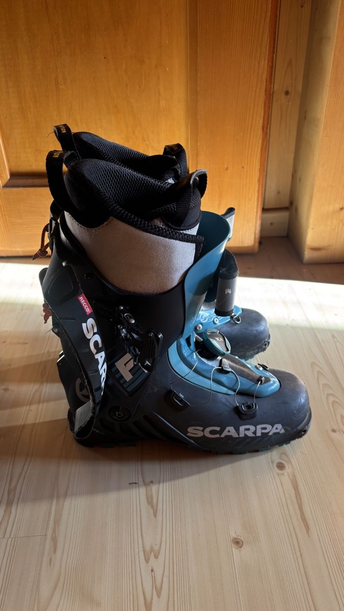 Scarpa Herrenschuhe: Scarpa F1 - ski touring boots - 28.5 – Gebraucht aus Gryon von zwi_2thk