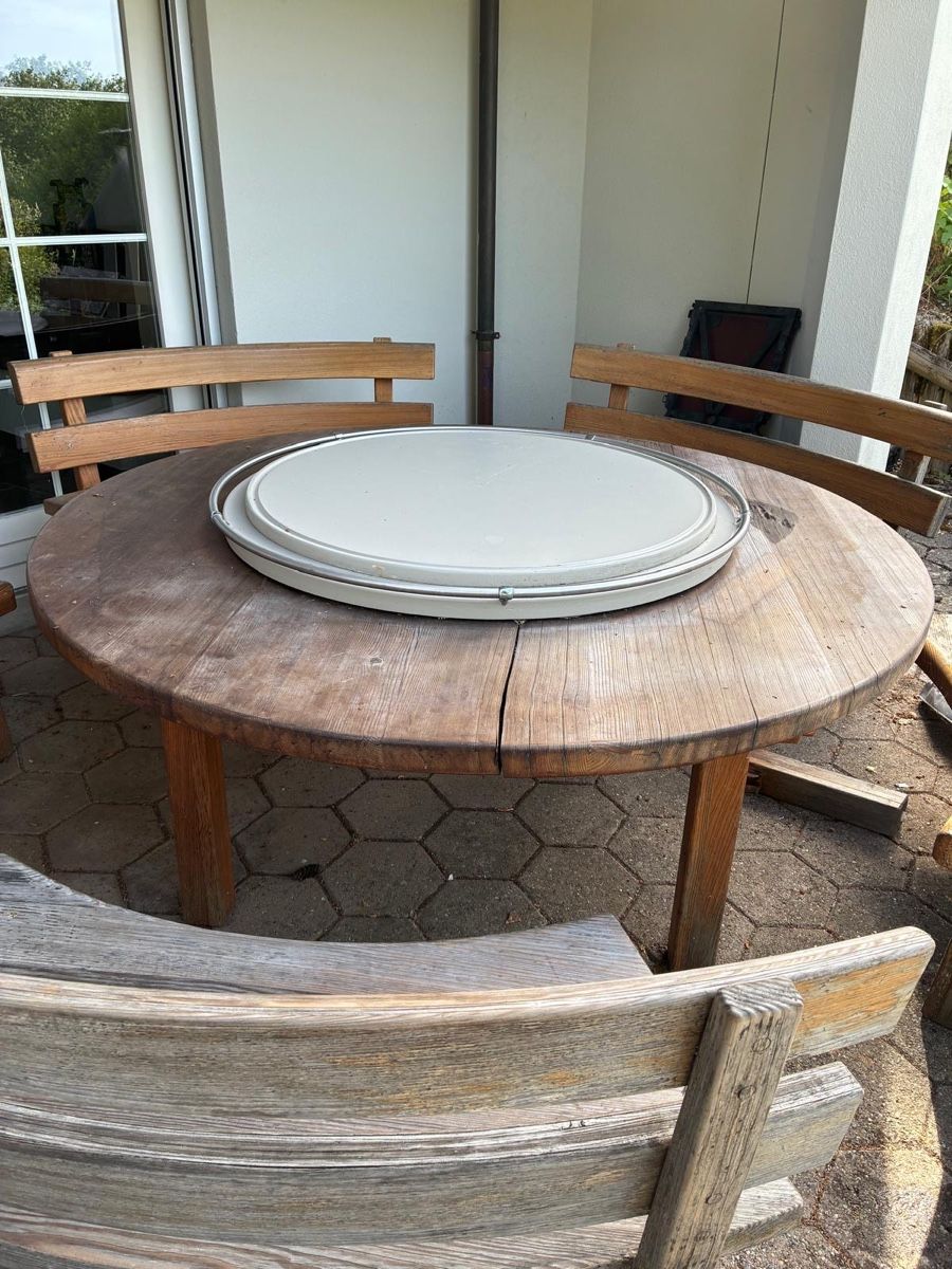 Set di tavolo e panche: Grosse Garten Garnitur mit drehbarer Tischplatte – Usato da Meisterschwanden venduto da Scania78 1