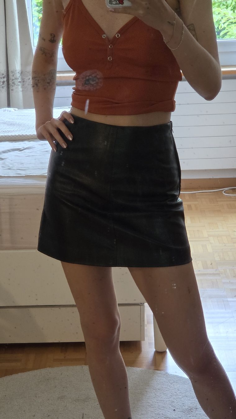 H&M Gonne: Faux Leather Mini Skirt – Usato da Zürich venduto da jul_l28v 2