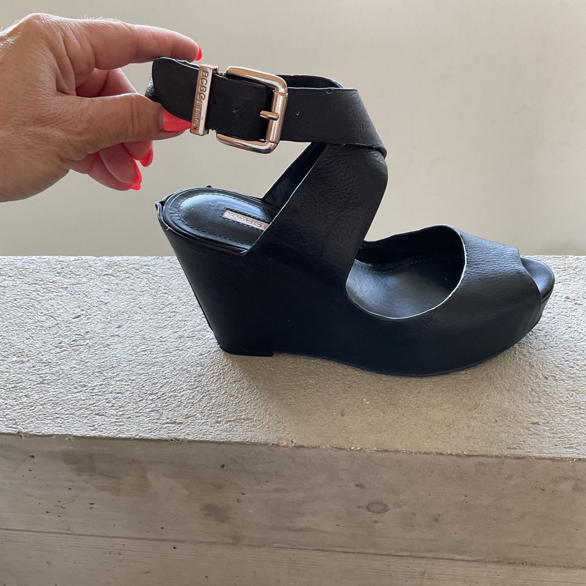 Damenschuhe: Sandales compensées BCBG Generation noires - Taille 37! – Gebraucht aus Villarepos von Sglobule