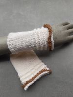 Pulswärmer wollweiss mit brauner Spitze
